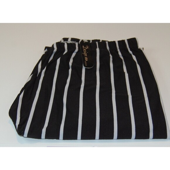Extra Plus Size Black and White Vertical Pinstripe Leggings‎ - Picture 3 of 9